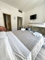 Hotel Joli