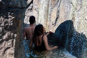 Deep Blue Hotel & Hot Springs