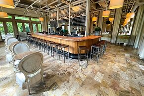 Proximity Hotel