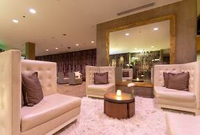 Proximity Hotel
