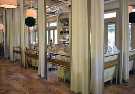 Proximity Hotel