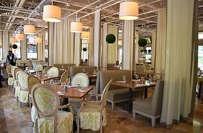 Proximity Hotel