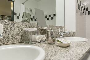 Proximity Hotel