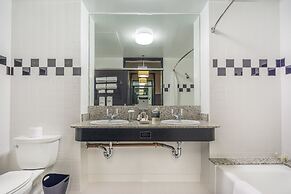 Proximity Hotel