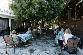 Dionysos Central Hotel