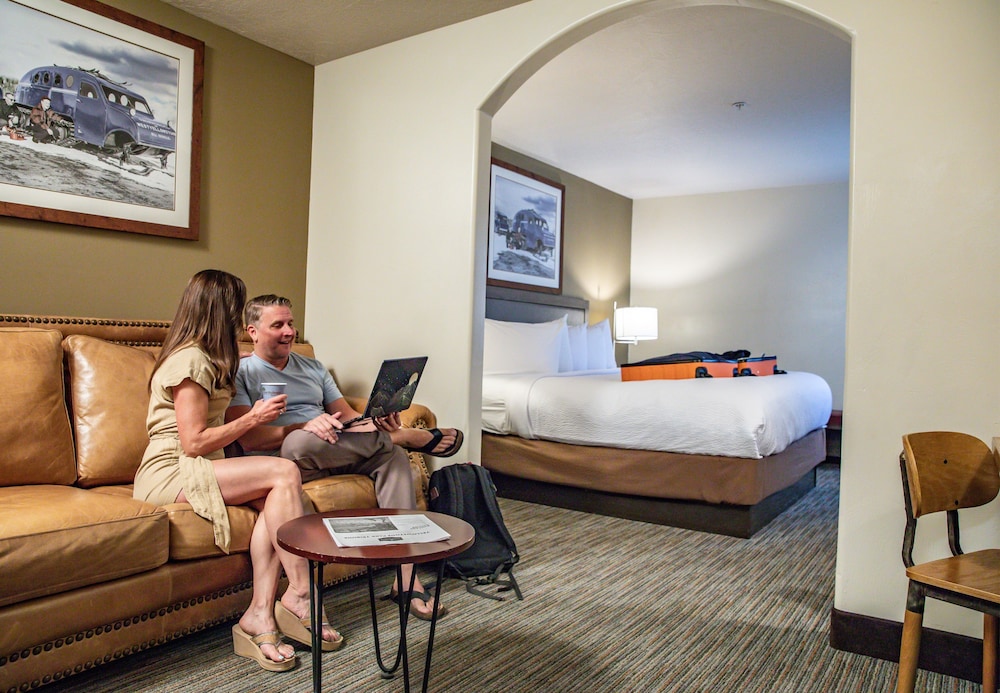 Yellowstone Park Hotel