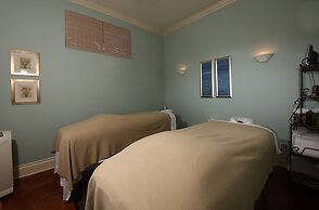 Sir Sam's Inn & Waterspa - Adults Only