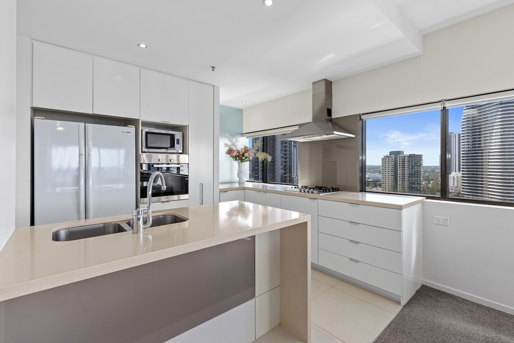 Ultra Broadbeach