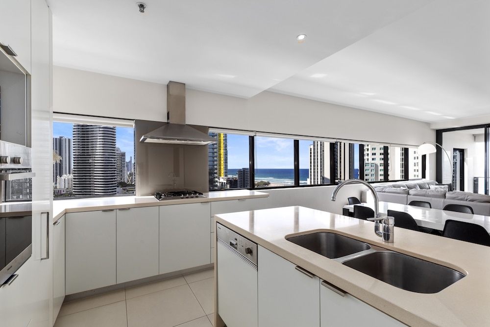 Ultra Broadbeach