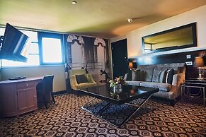 The Vincent Hotel