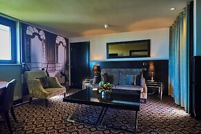 The Vincent Hotel