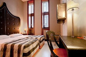 Orange Hotel