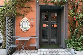 Orange Hotel
