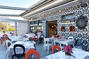 Orange Hotel