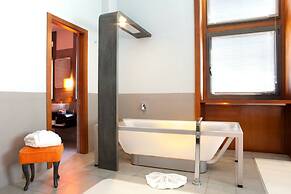 Orange Hotel