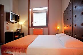Orange Hotel