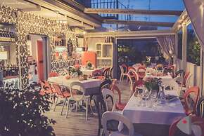Orange Hotel