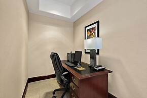 Comfort Inn & Suites Airport