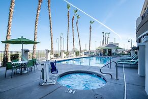 Holiday Inn Express & Suites Yuma by IHG