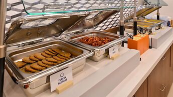 Holiday Inn Express & Suites Yuma by IHG