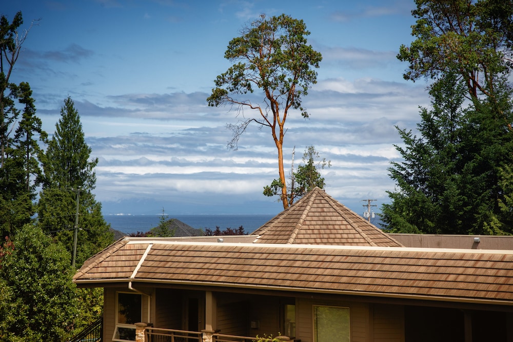 Sunrise Ridge Waterfront Resort