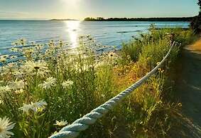 Sunrise Ridge Waterfront Resort