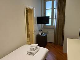 Hotel Embassy