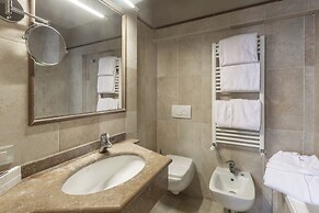 Hotel Embassy