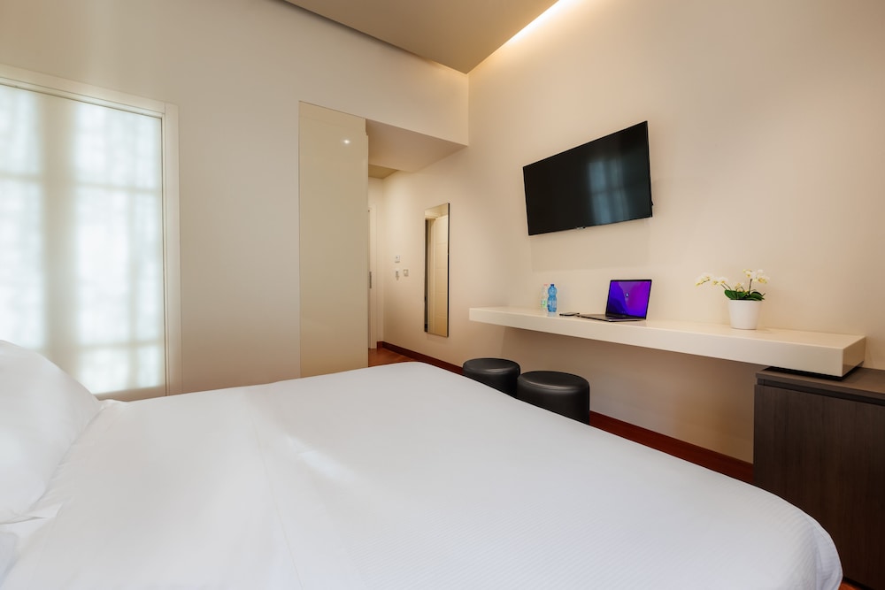 Hotel Embassy