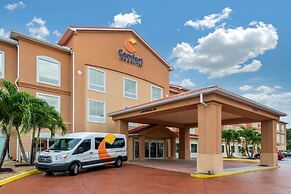 Comfort Inn & Suites Fort Myers Airport
