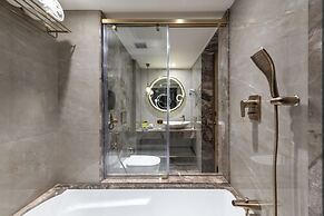 The Regenza by Tunga