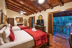 Hotel Villas Lirio
