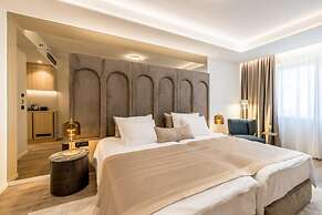 Atrium Hotel