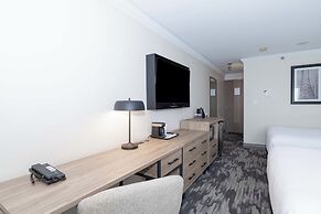 Sandman Signature Toronto Airport Hotel