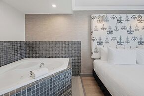 Sandman Signature Toronto Airport Hotel