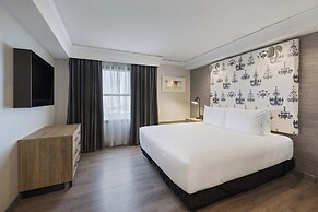 Sandman Signature Toronto Airport Hotel