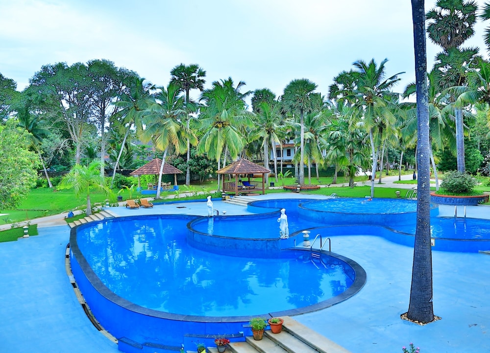 Estuary Sarovar Premiere , Poovar Island