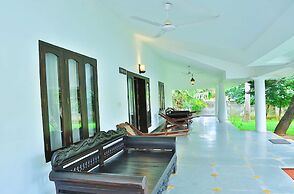 Estuary Sarovar Premiere , Poovar Island