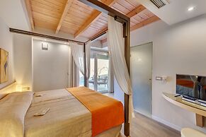 Nissaki Beach Hotel