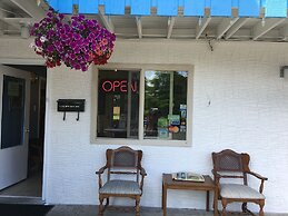 Fuller Lake Motel