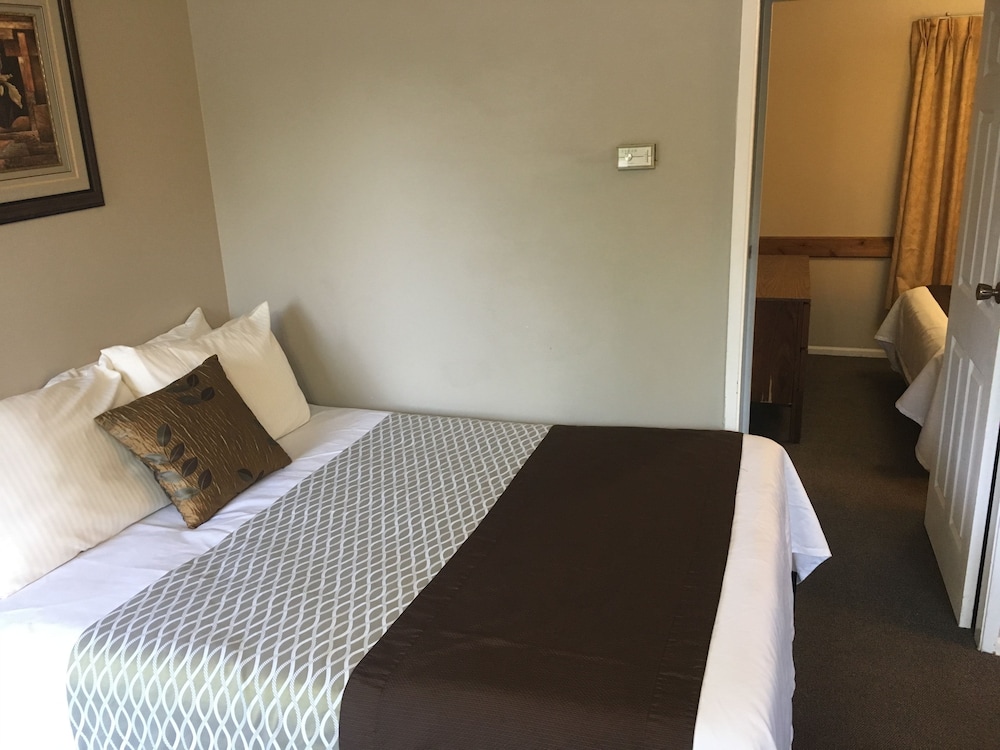 Fuller Lake Motel