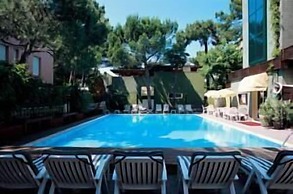 Hotel Carillon