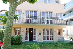 Hotel Carillon