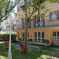 Hotel Carillon