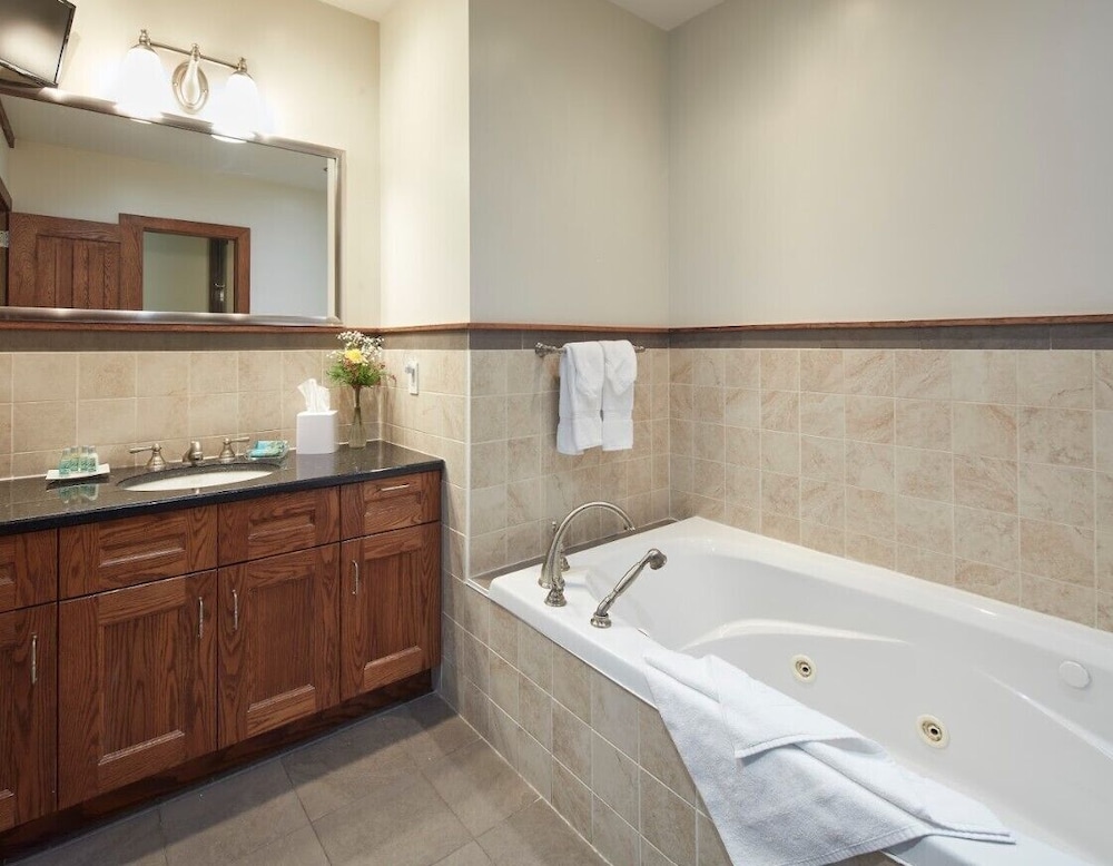 Huff Estates Inn & Winery