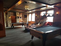 Twin Pine Inn & Suites