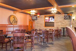 Twin Pine Inn & Suites