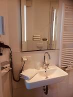 Hotel Triton