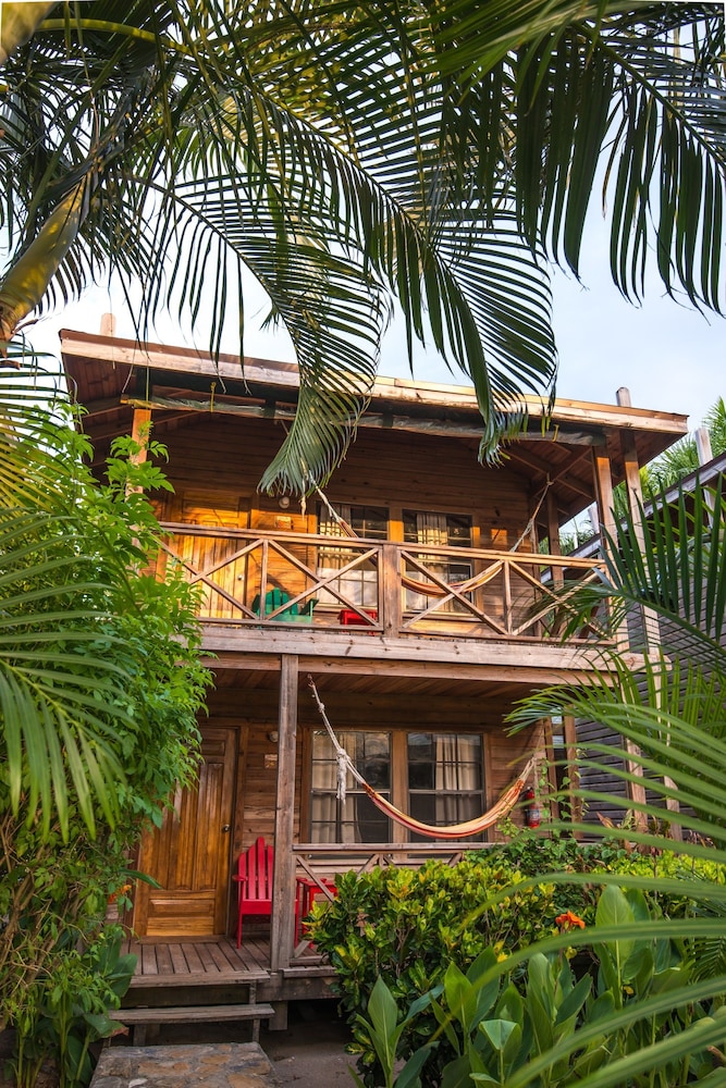 Las Rocas Resort And Dive Center