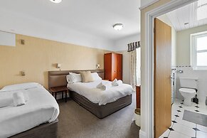 Invicta Hotel